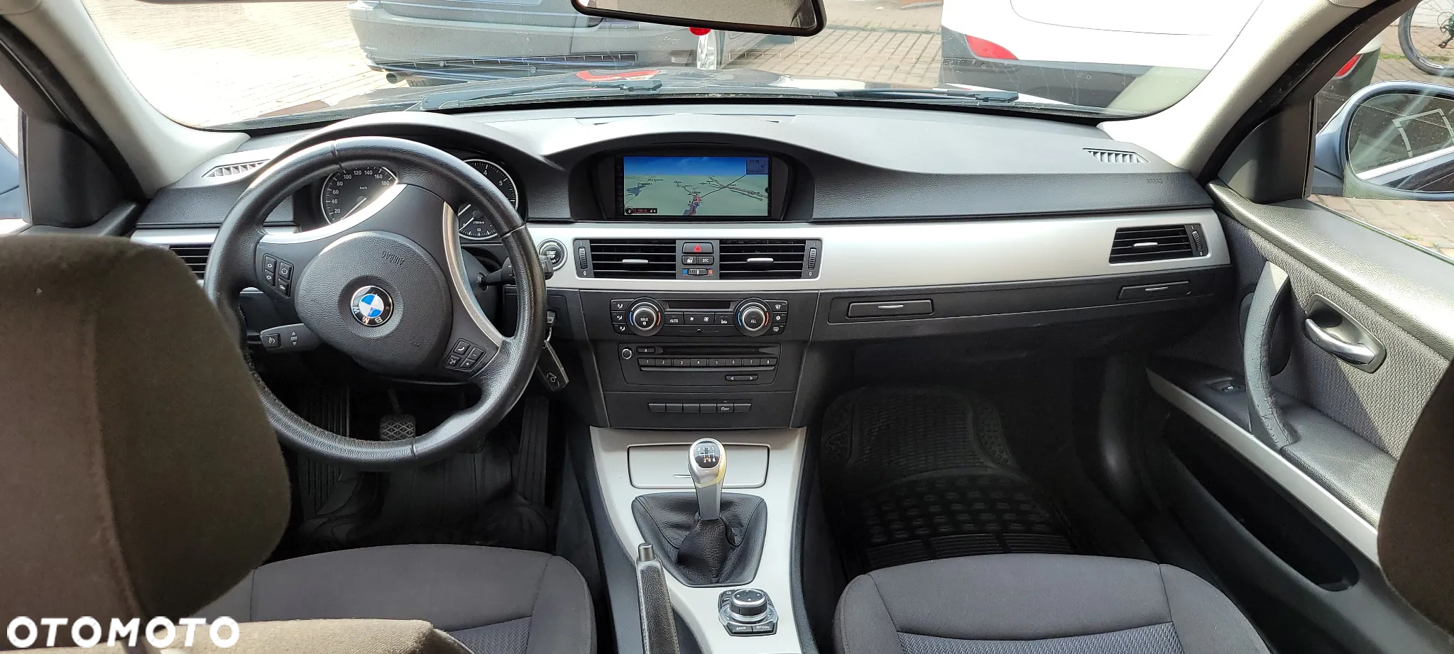BMW Seria 3 318i Touring - 11