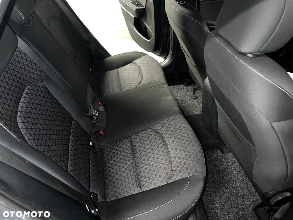 Kia Ceed - 16