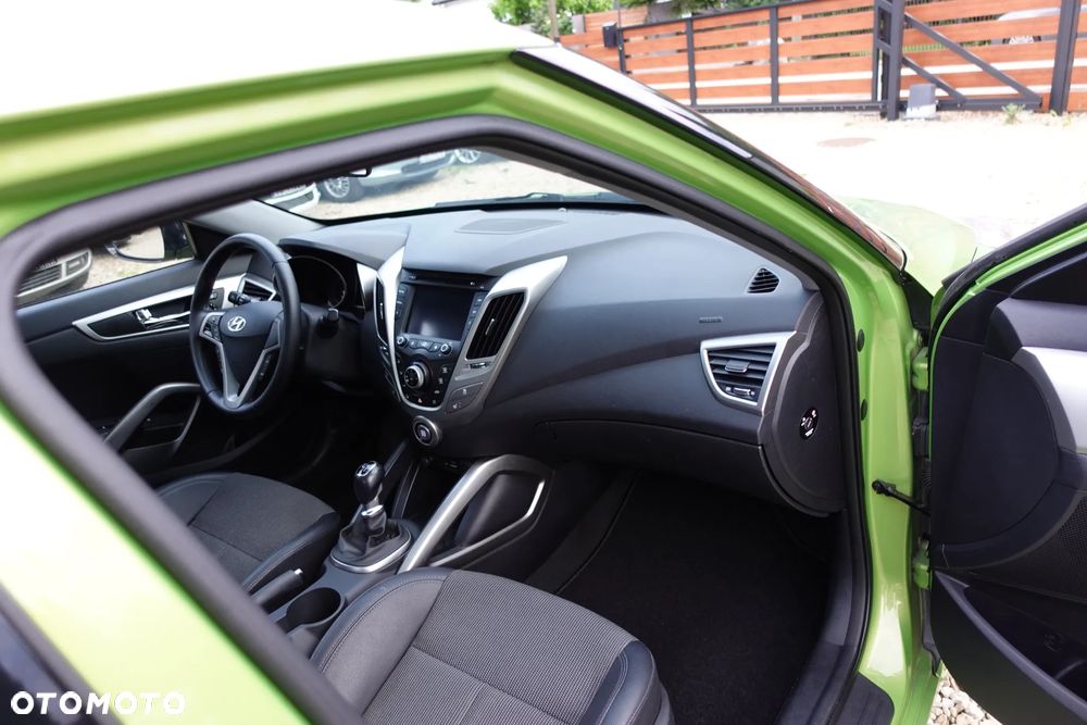 Hyundai Veloster - 7