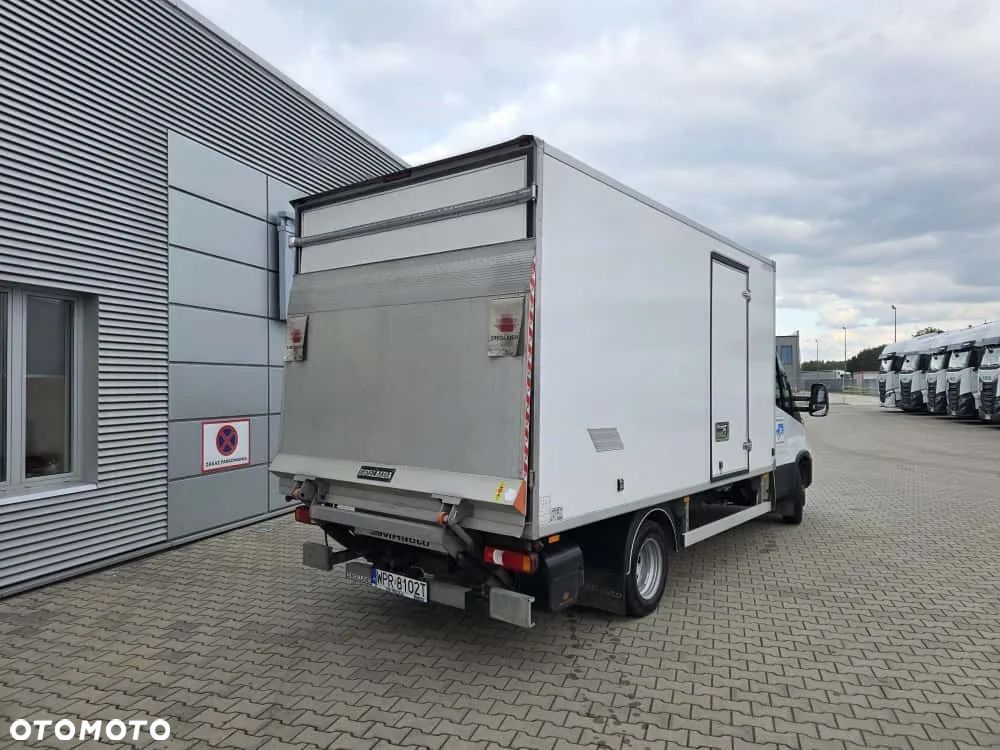 Iveco 50C18 Chłodnia Izoterma 8EP tylko 80000 km Krajowy Ledy  Agregat Carrier citymax 400 - 11