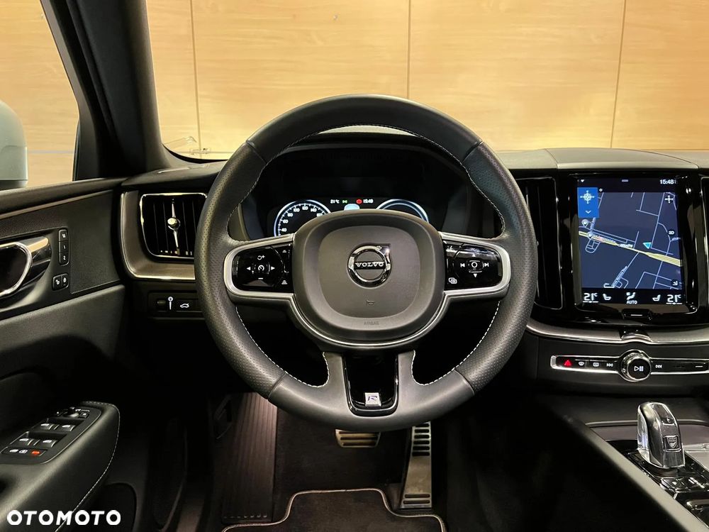 Volvo XC 60 T8 Plug-In Hybrid AWD R-Design - 18