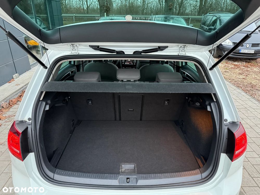 Volkswagen Golf - 22