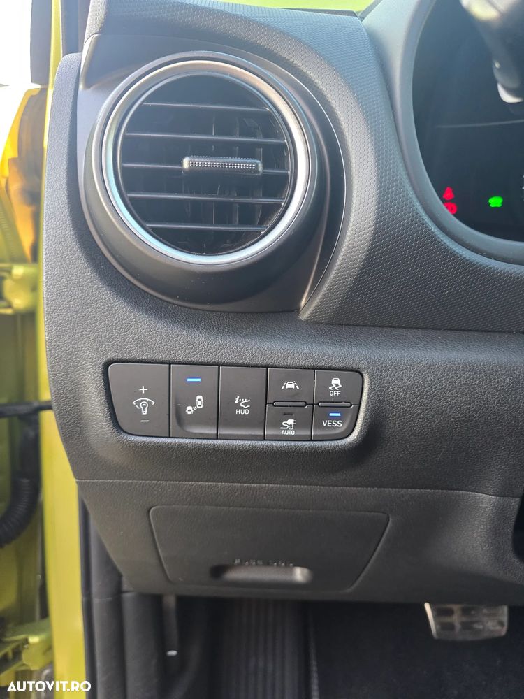 Hyundai KONA Premium - 8