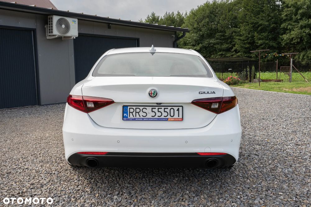 Alfa Romeo Giulia - 4