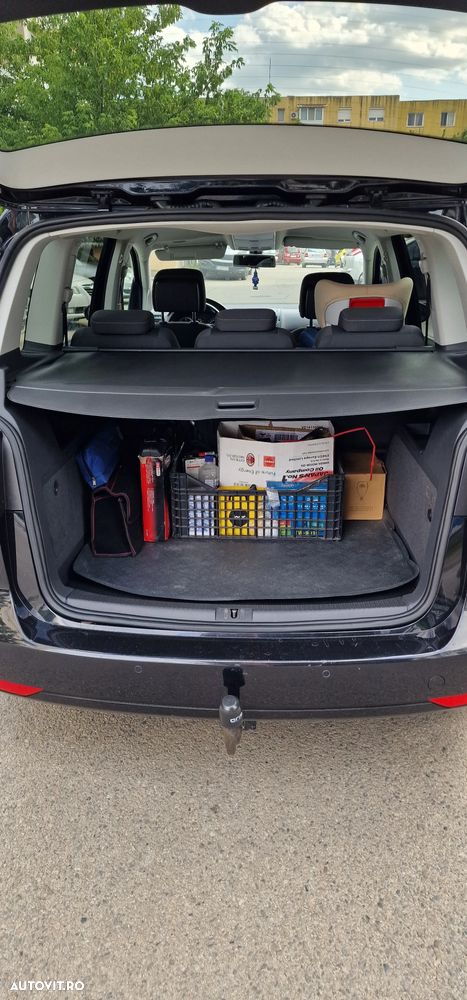 Volkswagen Touran 2.0 TDI DPF BlueMotion Technology MATCH - 21