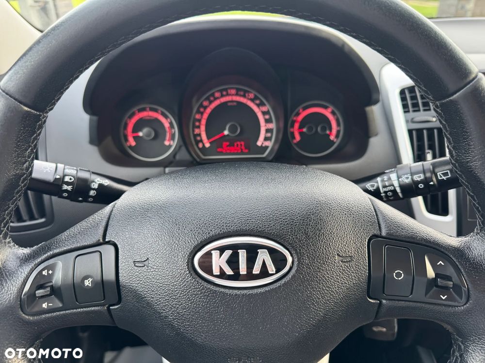 Kia Ceed 1.6 CVVT SW Dream-Team Edition - 18