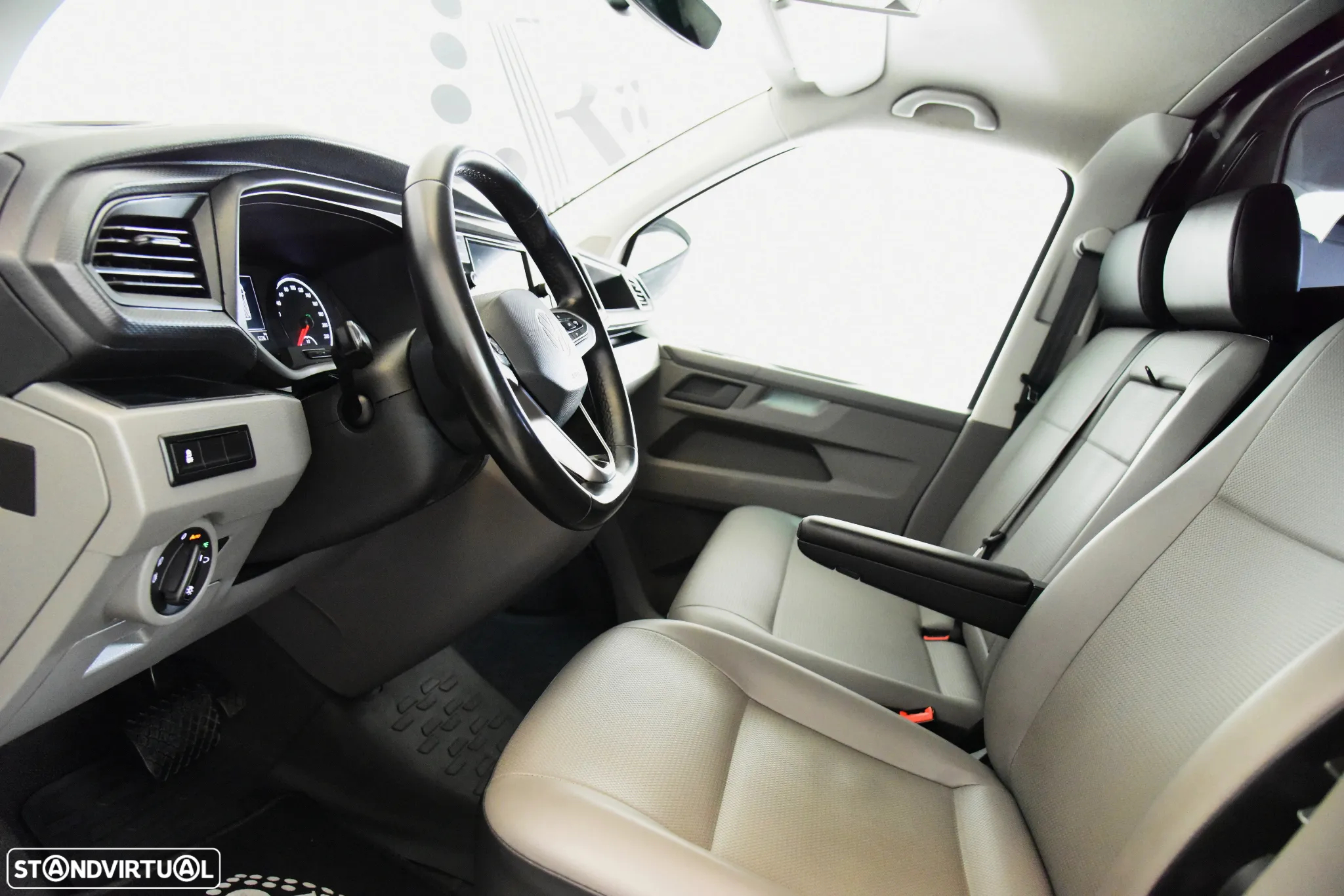 VW Transporter 2.0 TDI Business DSG - 11