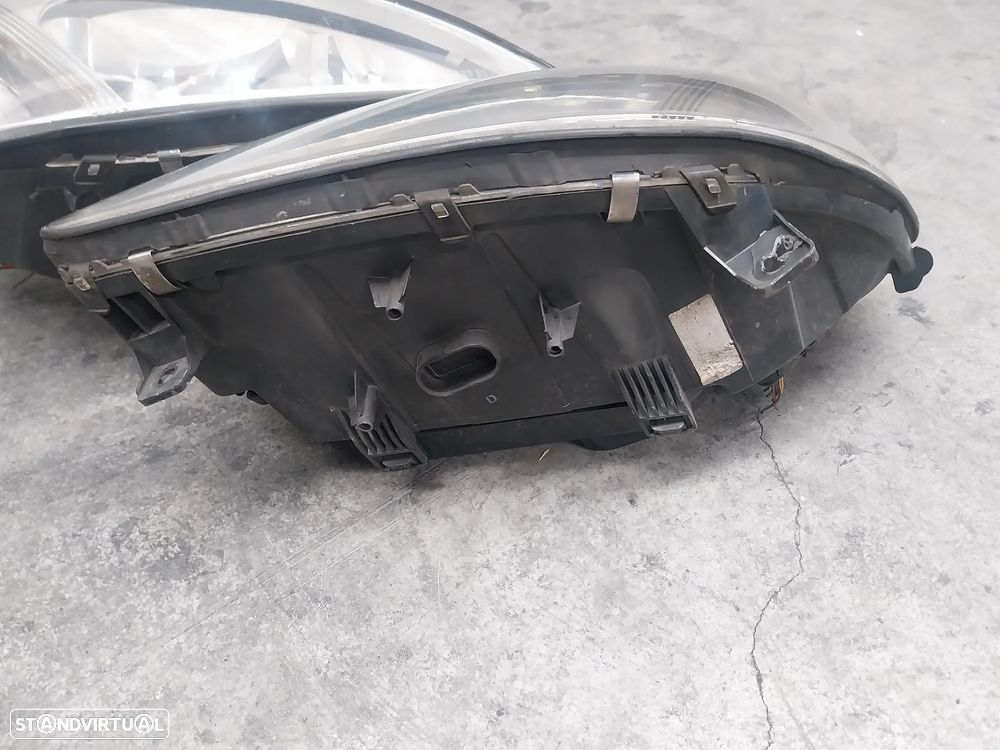 Farois frente Mercedes-Benz Vito ano 2004 - 2