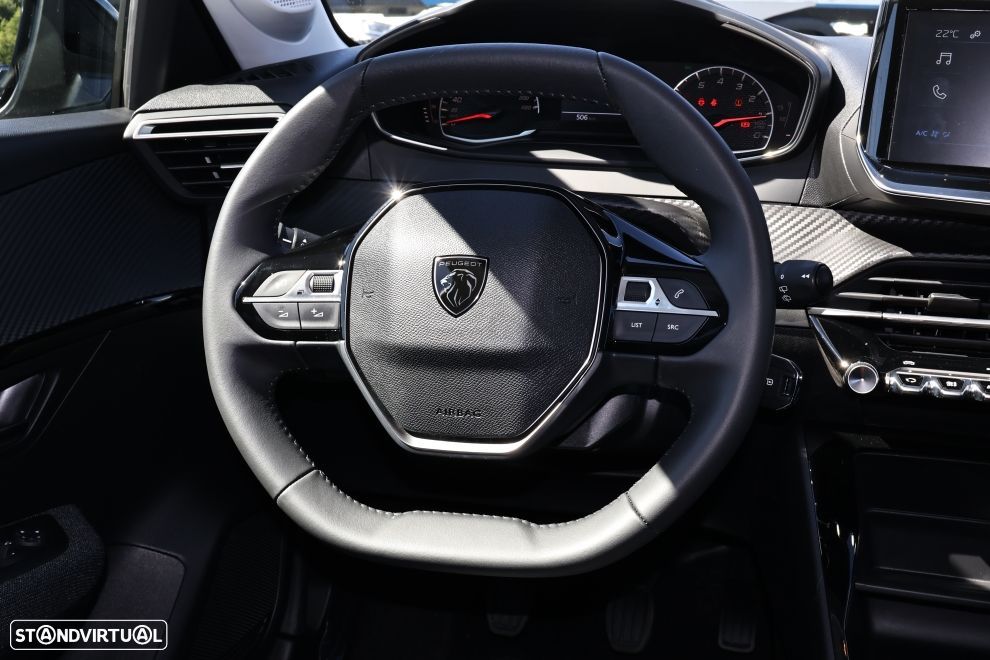 Peugeot 208 - 8