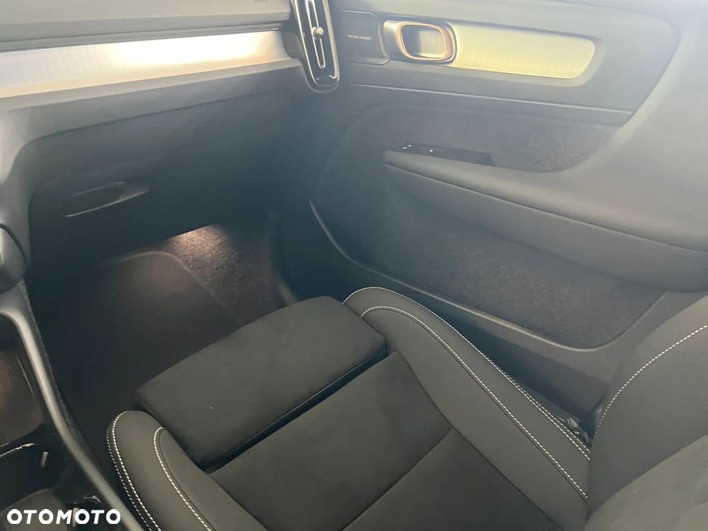 Volvo XC 40 B4 AWD Plus Dark - 26