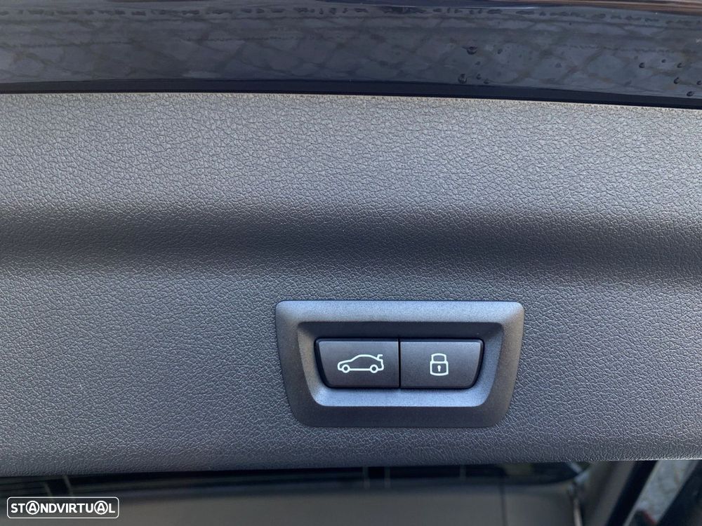 BMW iX1 eDrive20 xLine - 19