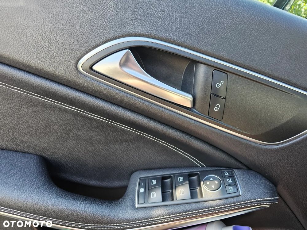 Mercedes-Benz CLA 180 Urban - 13