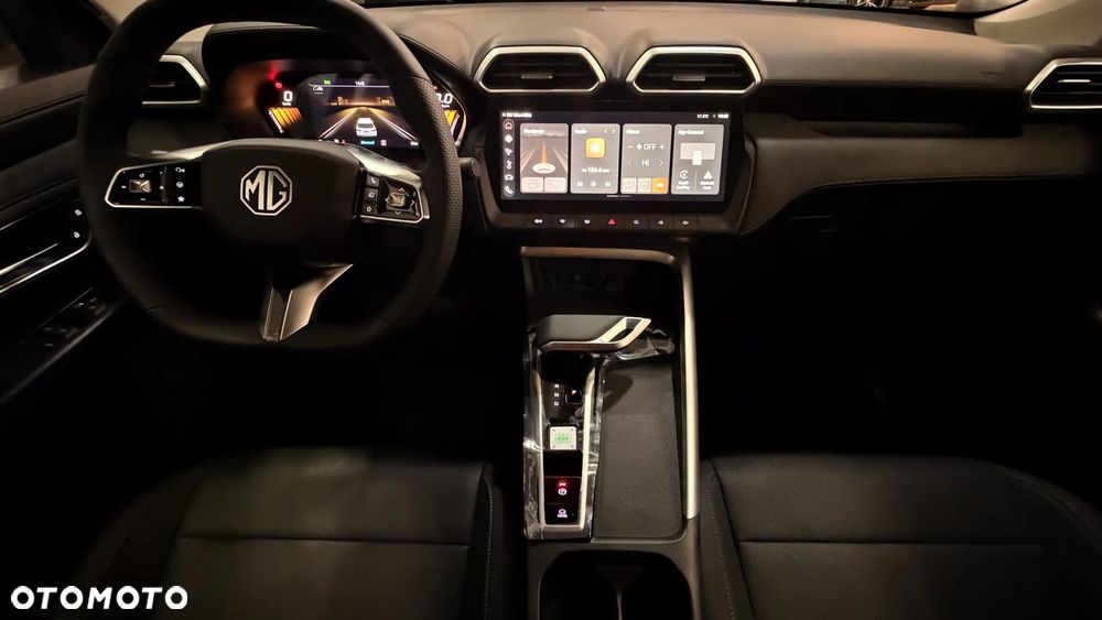 MG ZS Hybrid+ - 10