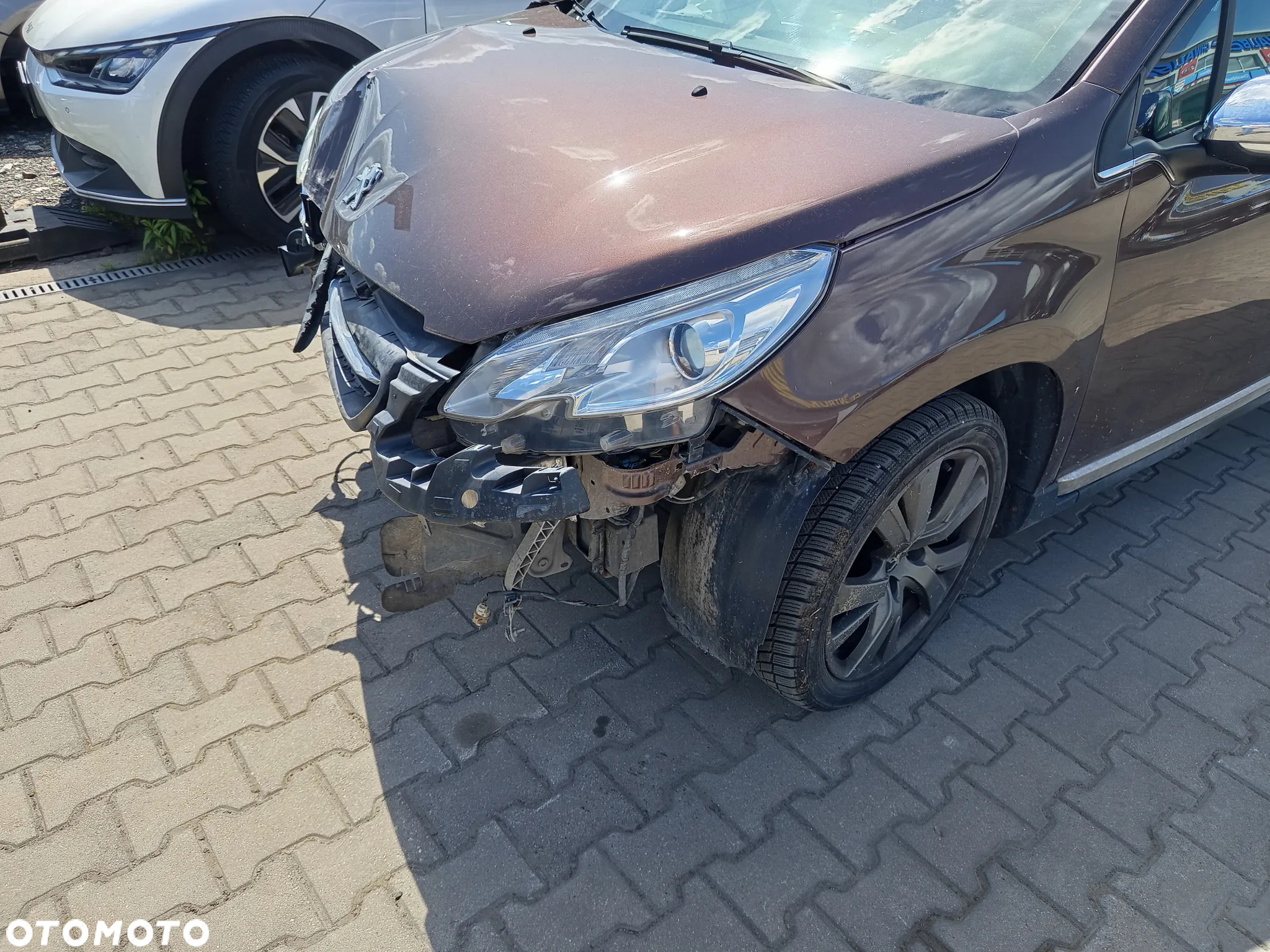 Peugeot 2008 1.6 e-HDi Allure S&S - 12