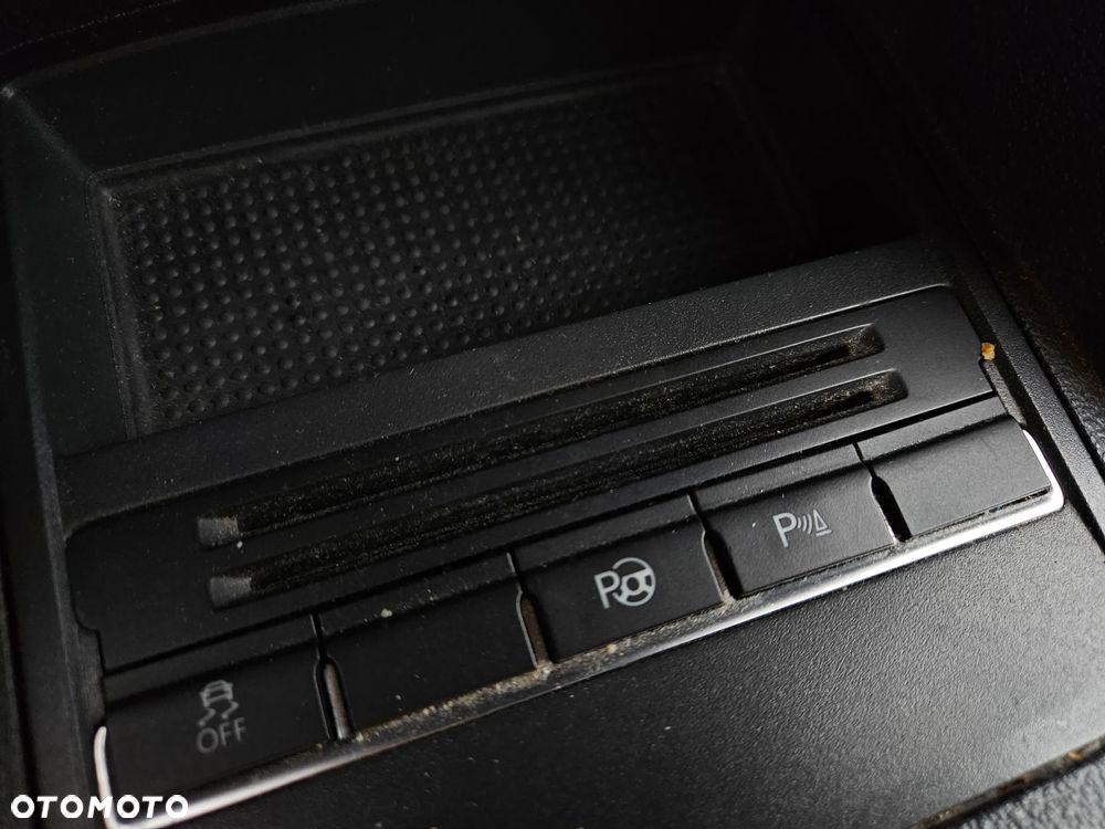 Volkswagen Touran 1.6 TDI DPF BlueMotion Technology Comfortline - 30