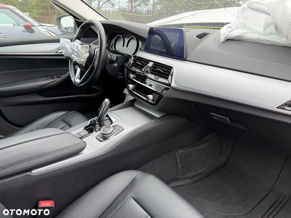 BMW Seria 5 530d xDrive Sport Line - 26