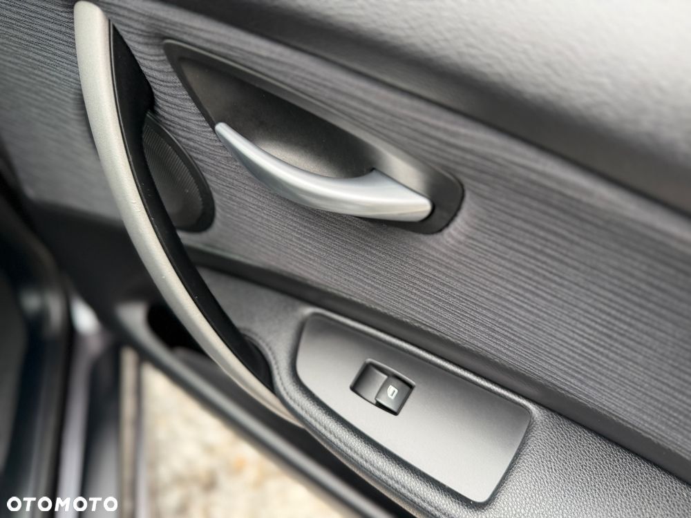 BMW Seria 1 116i - 25