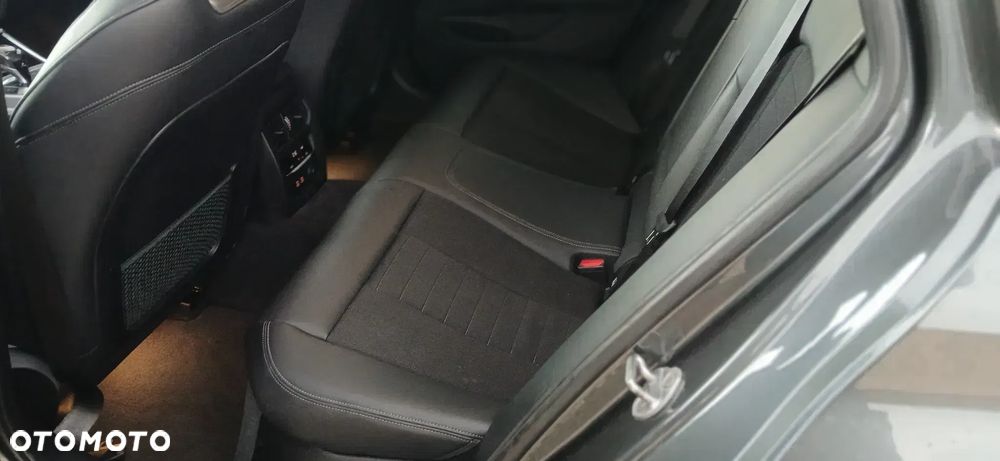 BMW Seria 3 318d Luxury Line - 26
