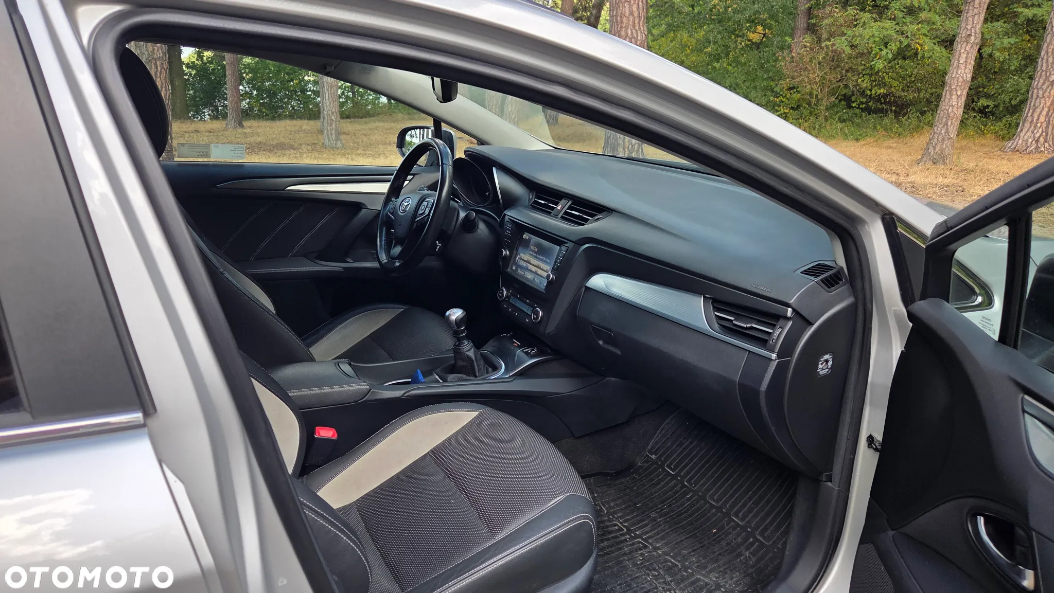 Toyota Avensis 2.0 D-4D Premium - 14