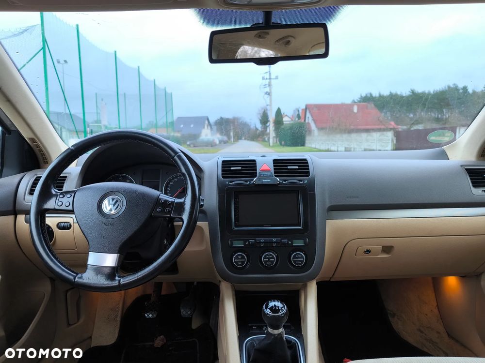 Volkswagen Jetta 1.6 FSI Comfortline - 5