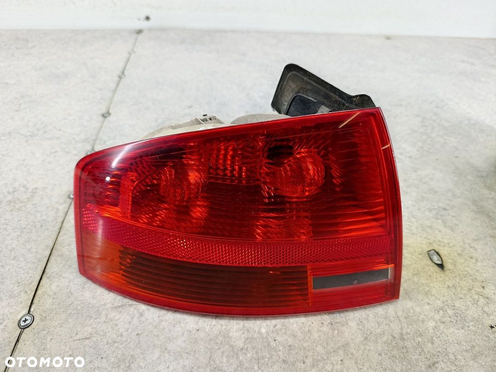 LAMPA TYLNA LEWA AUDI A4 B7 8E5945095 HELLA SEDAN - 1
