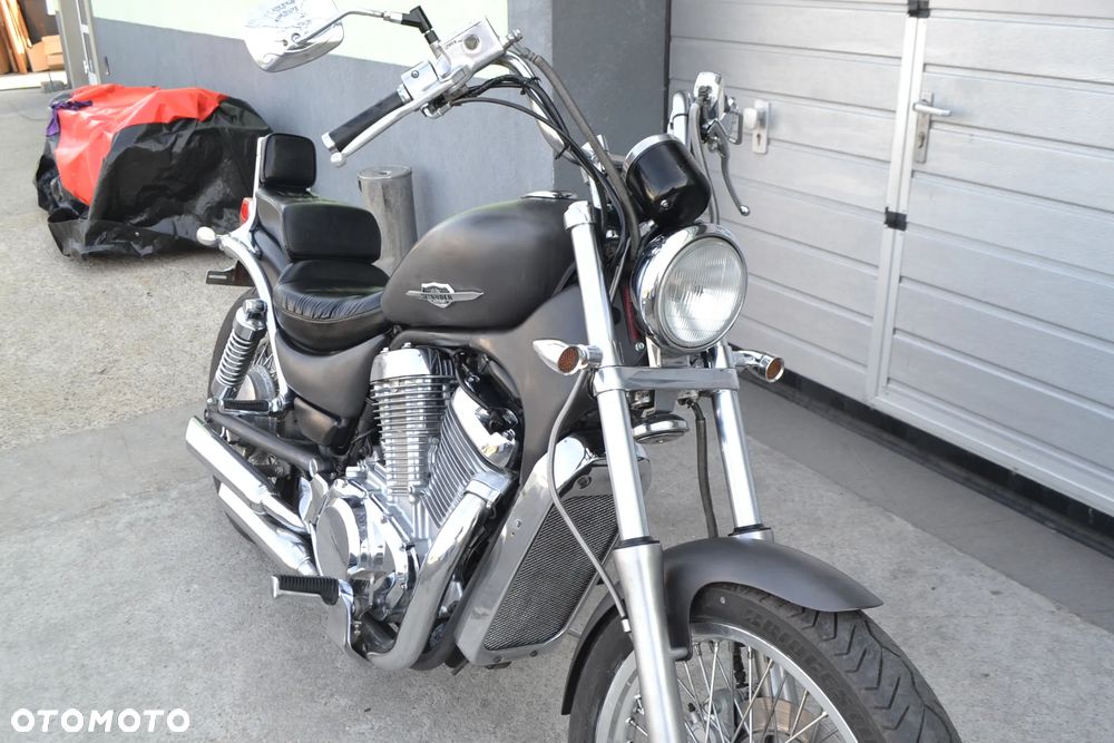 Suzuki Intruder - 14