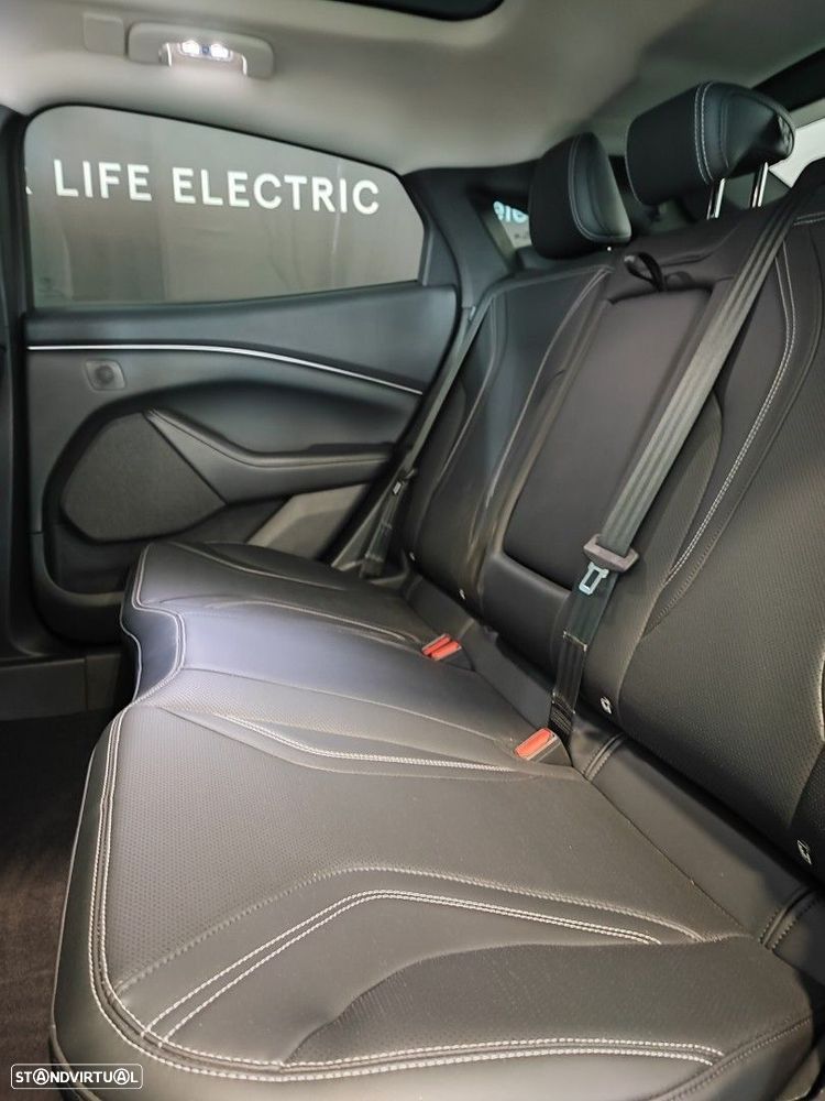Ford Mustang Mach-E 75.7 kWh Base - 11