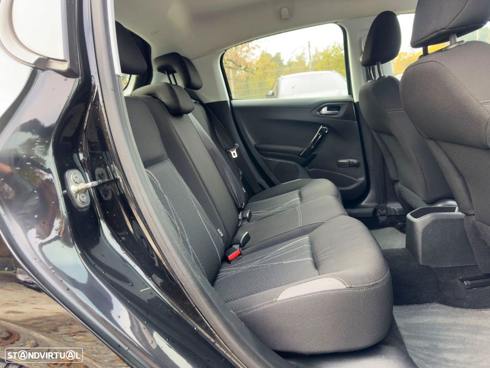 Peugeot 208 HDi 68 Access - 25