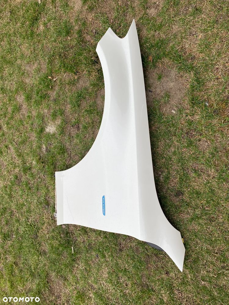 MERCEDES 205 blotnik lewy kolor 799 - 1