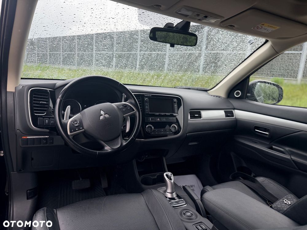 Mitsubishi Outlander - 16
