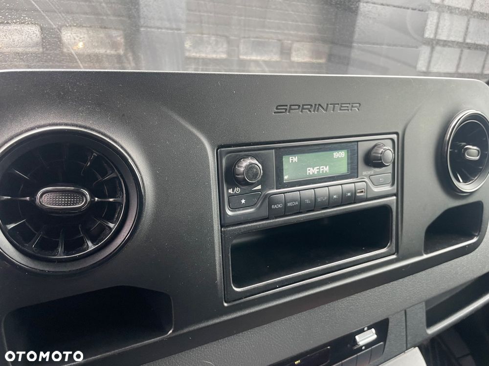 Mercedes-Benz Sprinter - 24