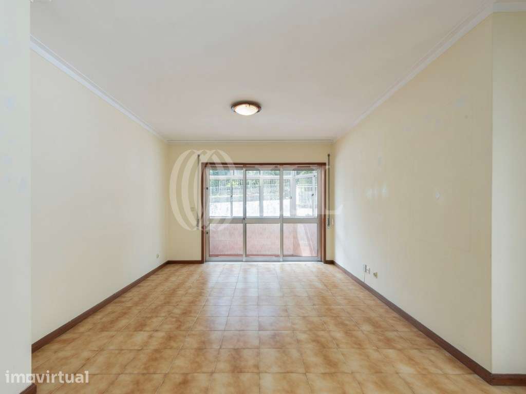 Apartamento T3 com varanda, na zona do Bonfim, Porto - Grande imagem: 2/27