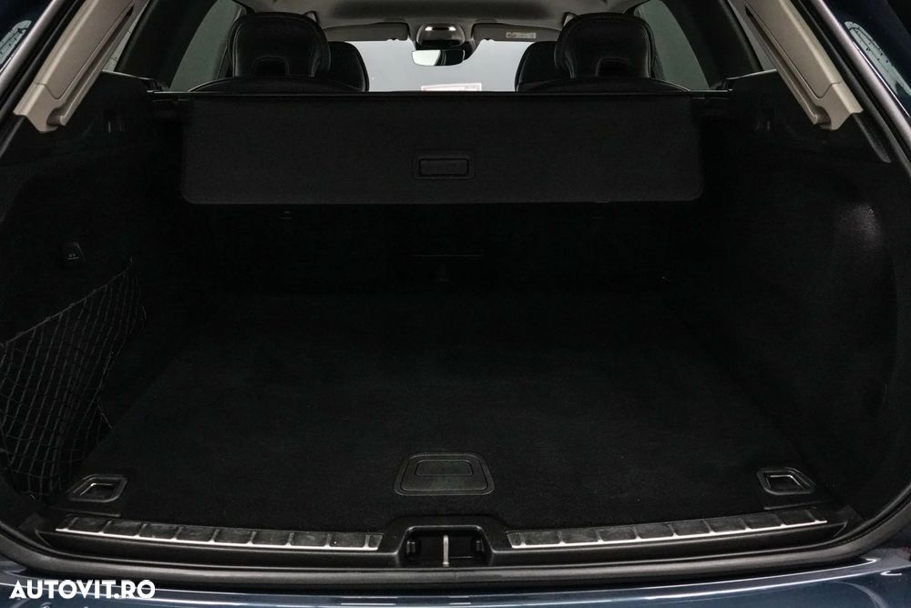 Volvo XC 60 B4 MHEV Momentum Pro - 26