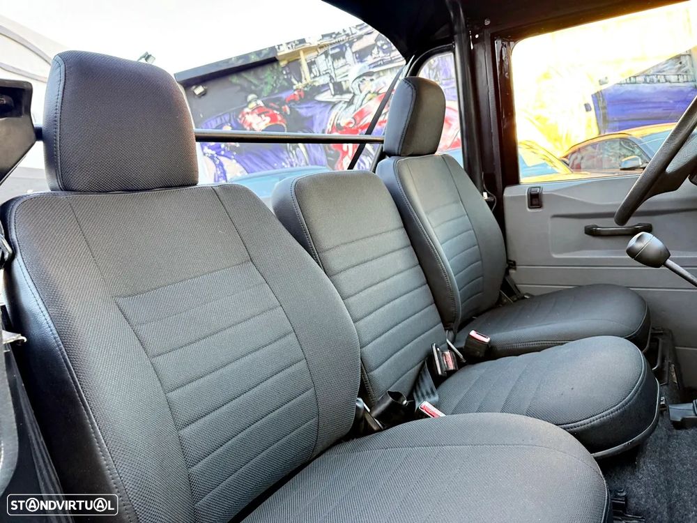 Land Rover Defender 90 2.5 Td5 Soft Top - 23