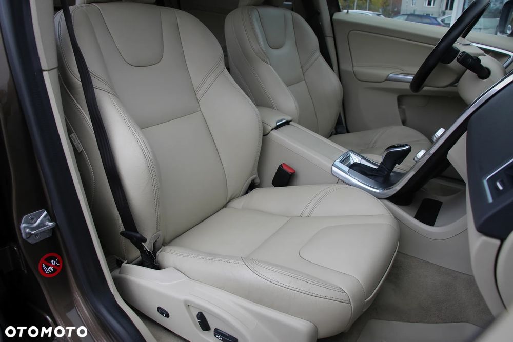 Volvo XC 60 D5 AWD Summum - 16