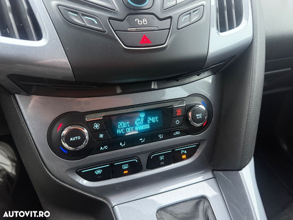Ford Focus 2.0 TDCI DPF Powershift Titanium - 11