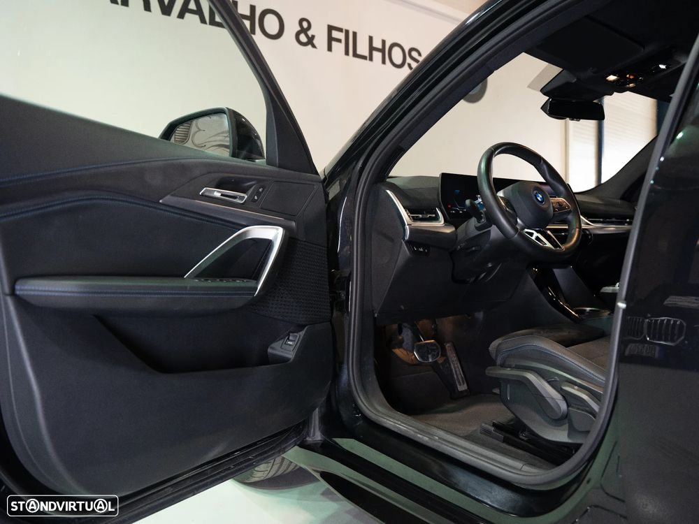 BMW iX2 eDrive20 Pack Desportivo M - 17