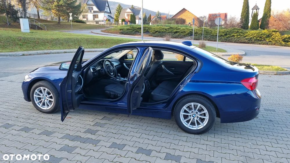 BMW Seria 3 318d Sport Line - 13