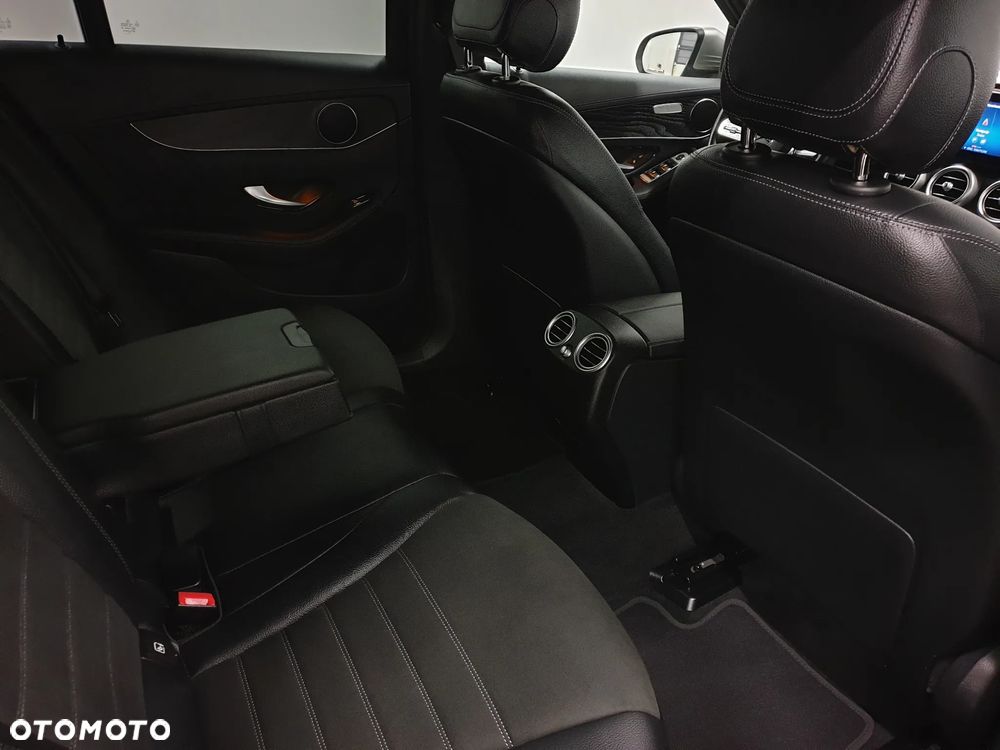 Mercedes-Benz GLC 300 de 4Matic 9G-TRONIC AMG Line Plus - 31