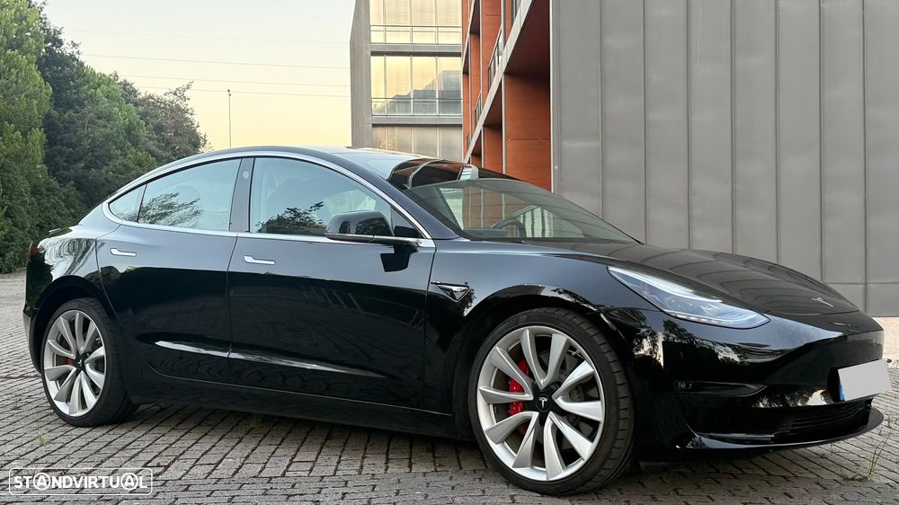 Tesla Model 3 Performance Dual Motor AWD - 24