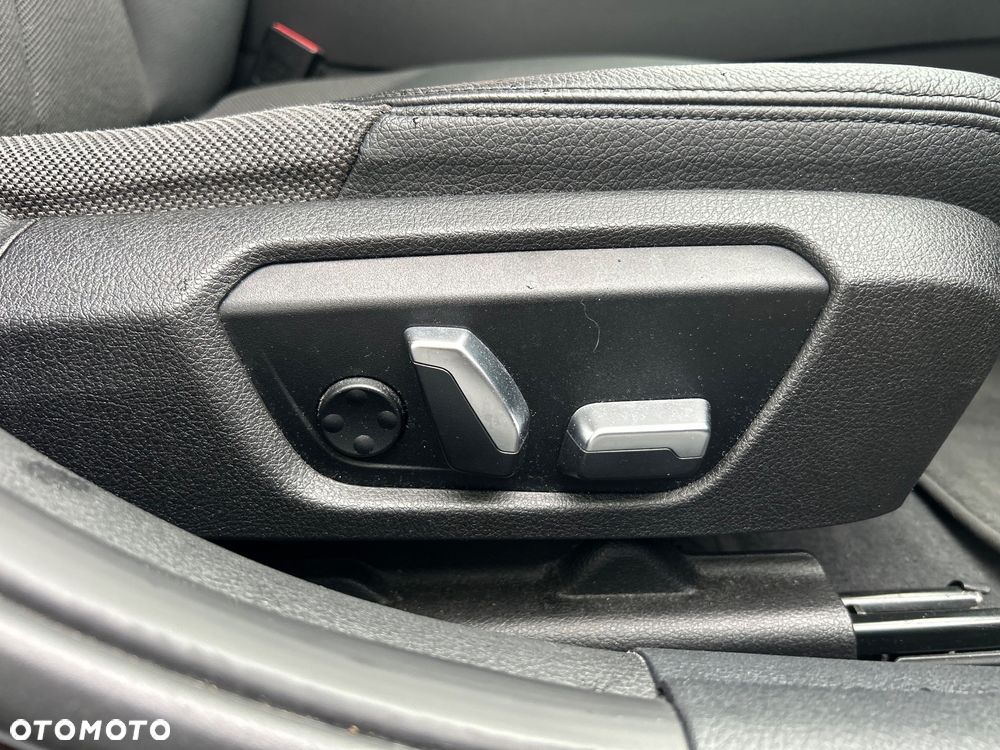 BMW Seria 3 318d Business Edition - 28