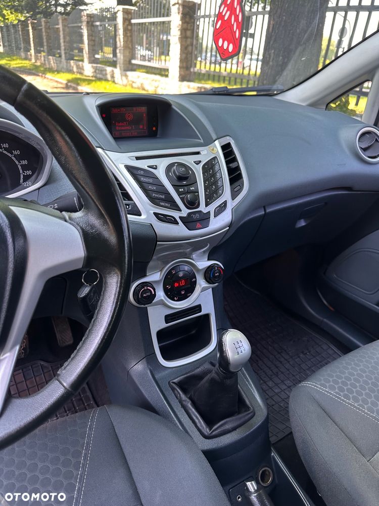 Ford Fiesta 1.25 Celebration - 11