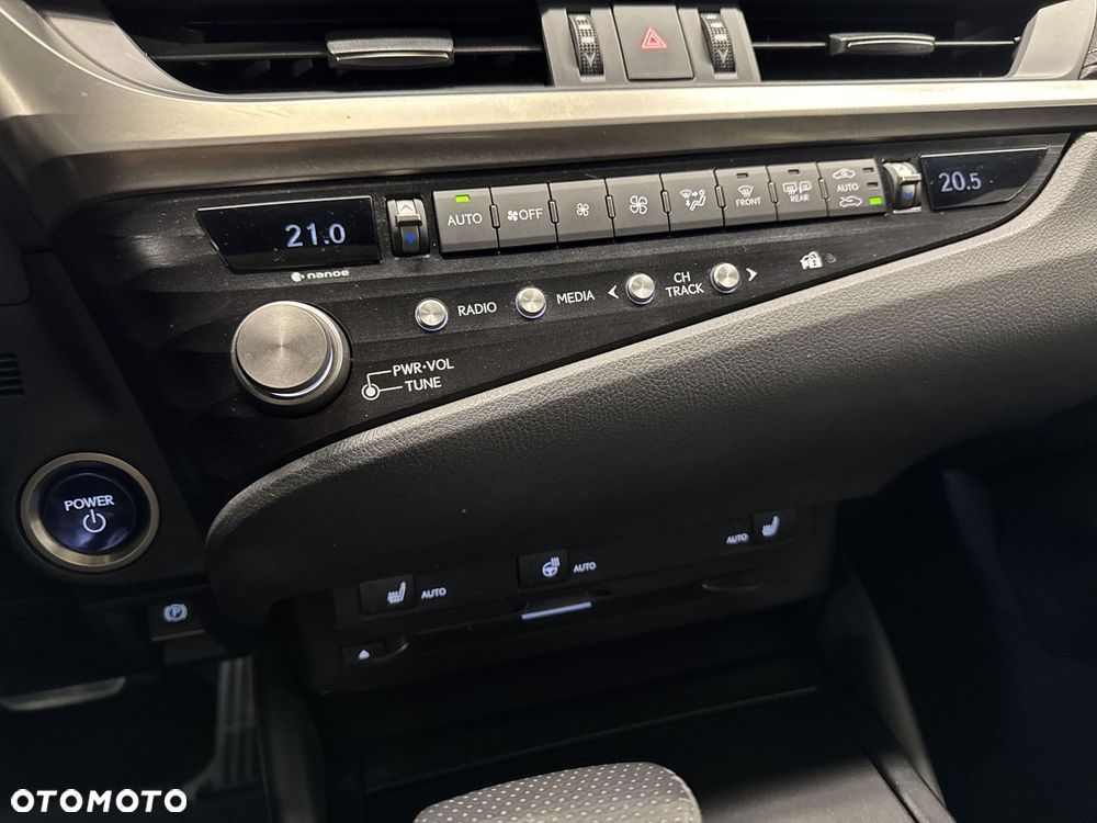 Lexus ES 300h F Sport Edition - 22