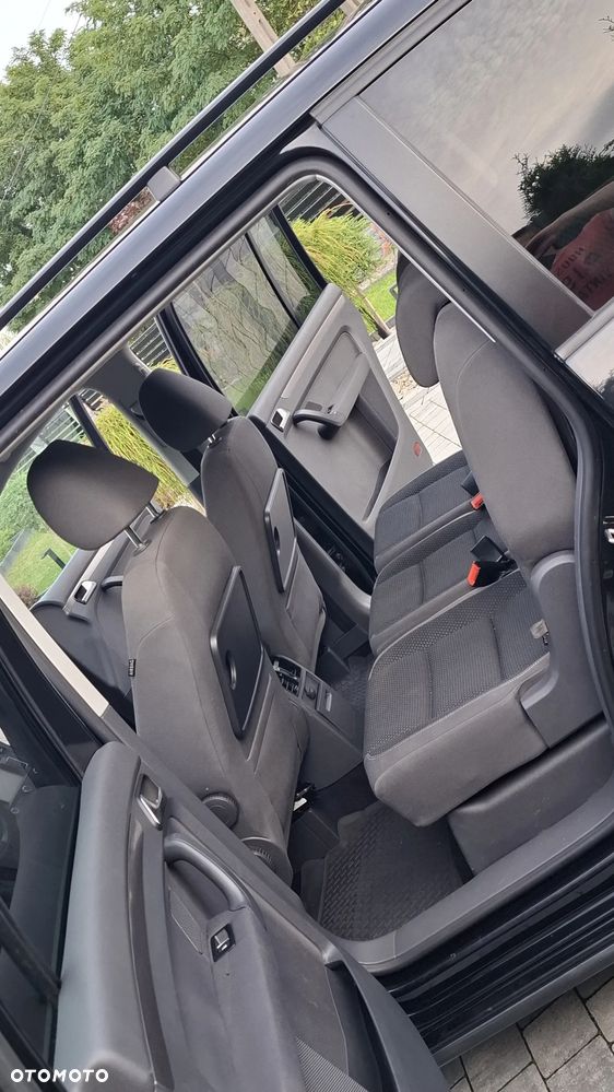 Volkswagen Touran - 13