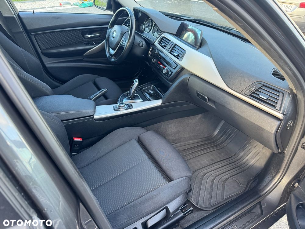 BMW Seria 3 318d Sport Line - 27