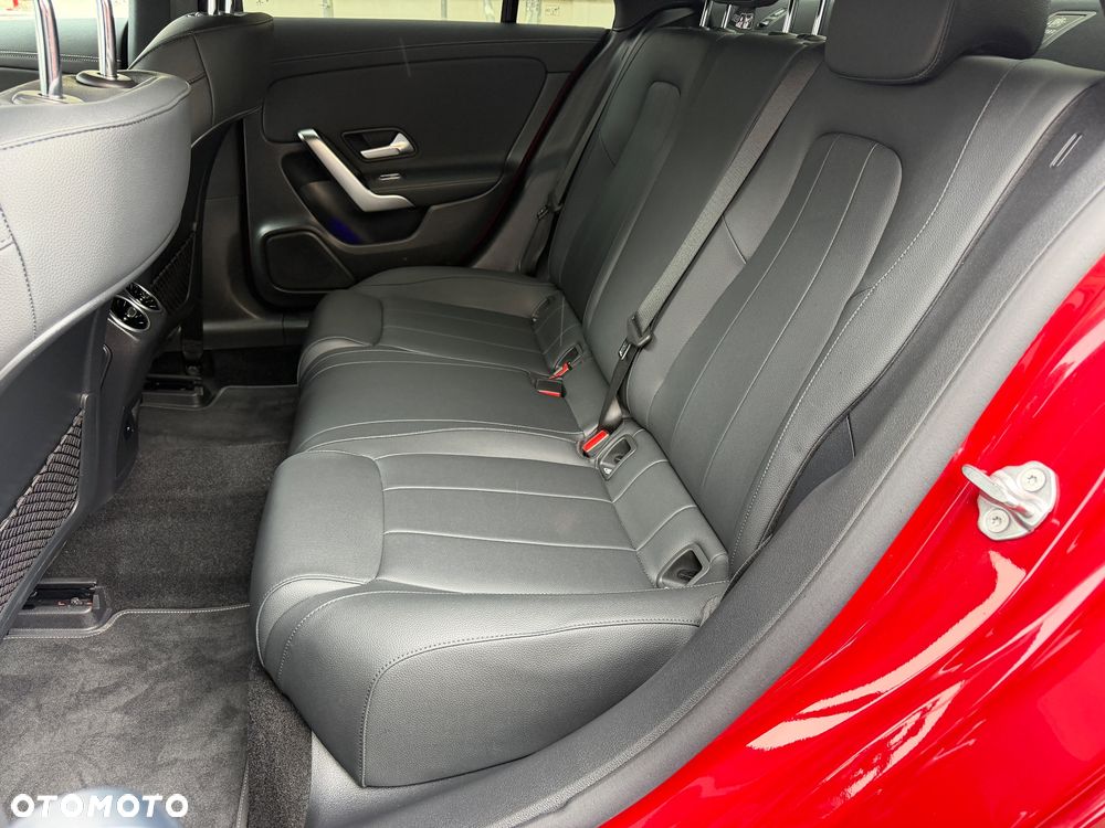 Mercedes-Benz CLA 200 d Progressive 8G-DCT - 24