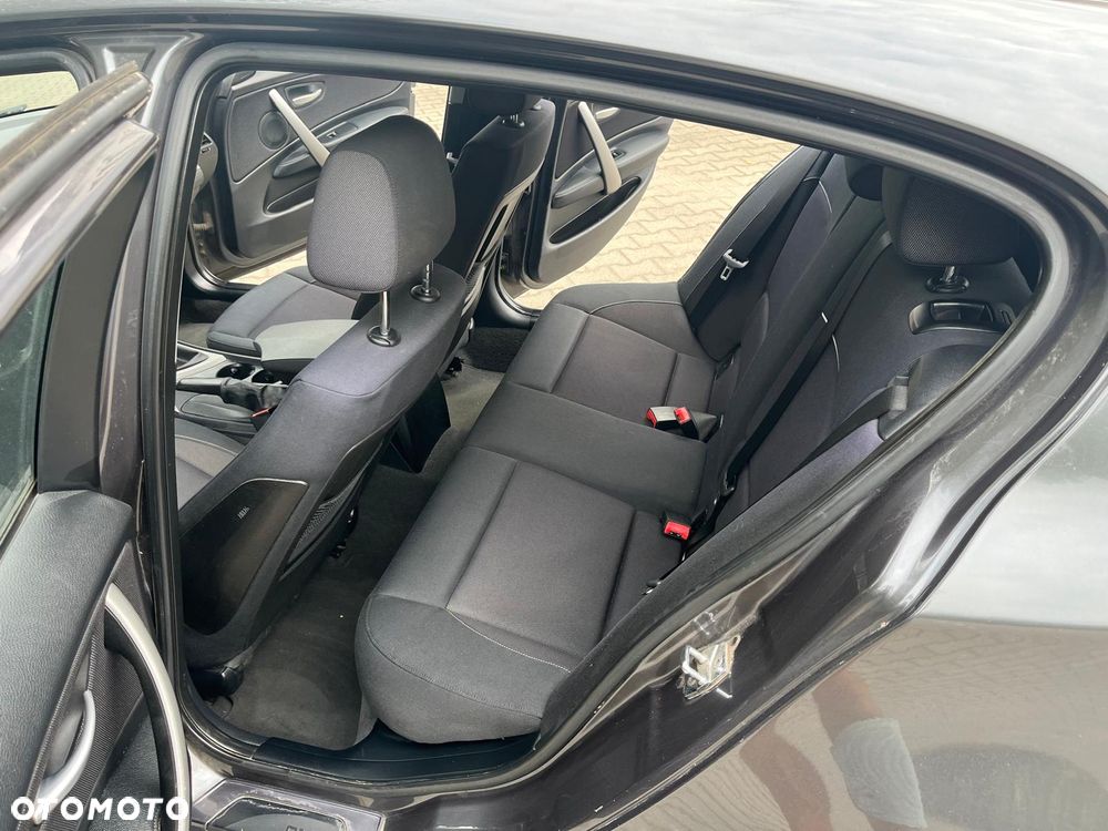 BMW Seria 1 118d DPF - 12