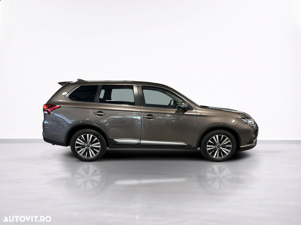 Mitsubishi Outlander - 7