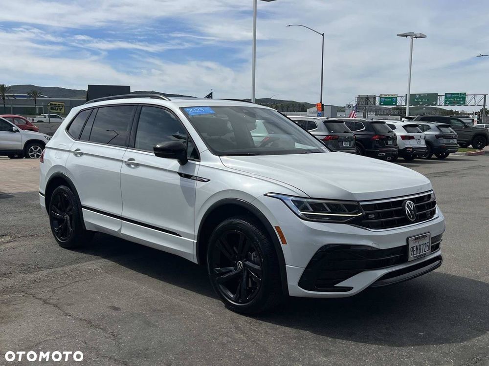 Volkswagen Tiguan - 1