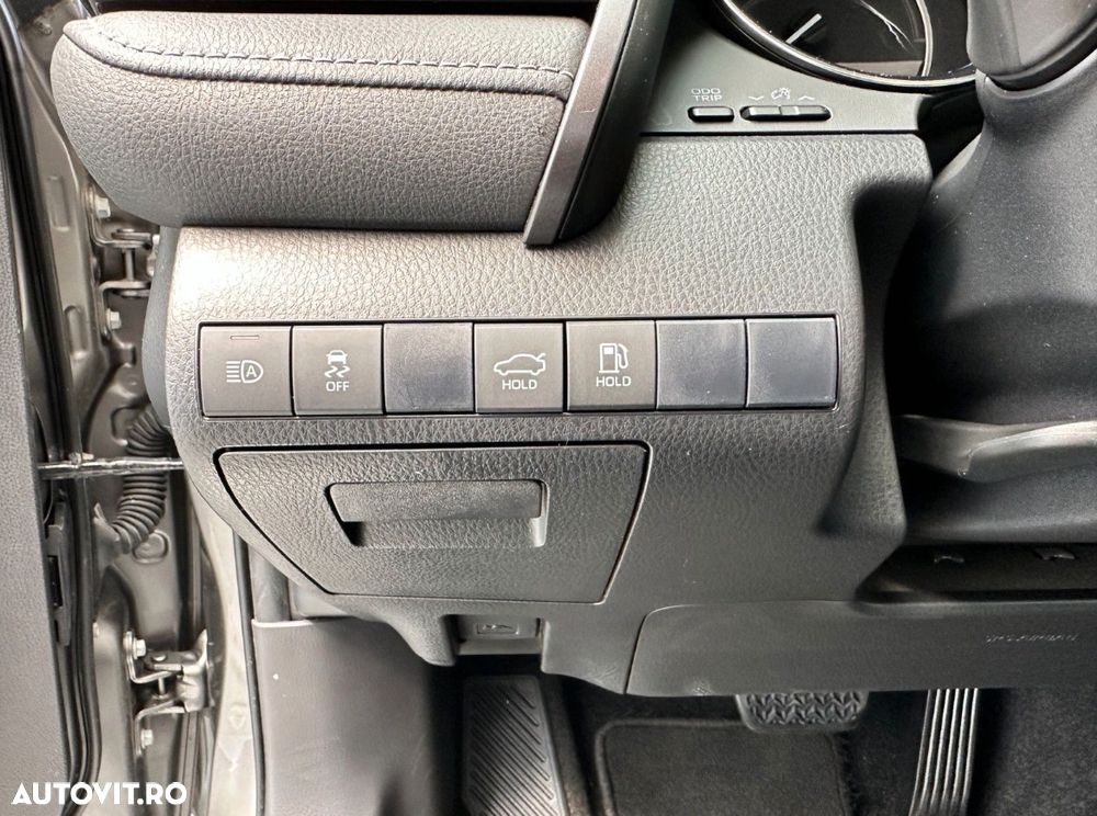 Toyota Camry Executive - 7